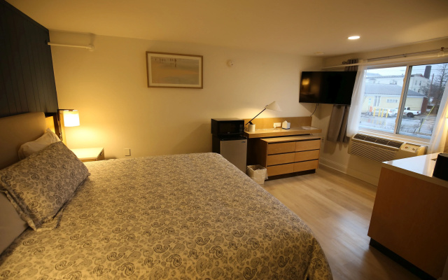 Harborline Hotel