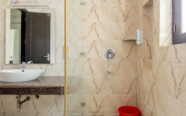 Lime Tree Hotel Golf Course Road Sec-43