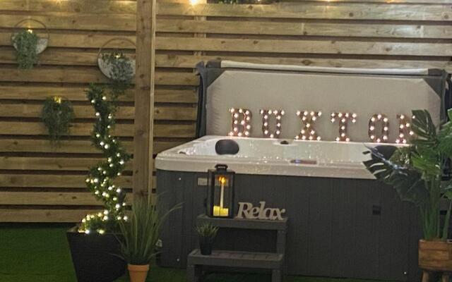 The Hideout With Hot Tub Buxton