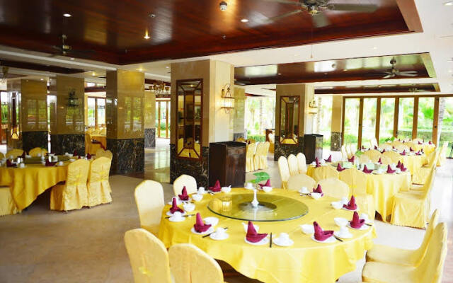 Xinglong Old Banyan Hotel
