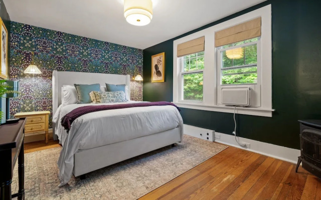 The Aurora Inn & Cottages