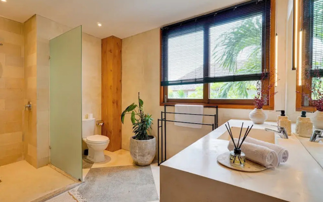 Stylish Canggu Apartment near Berawa Beach