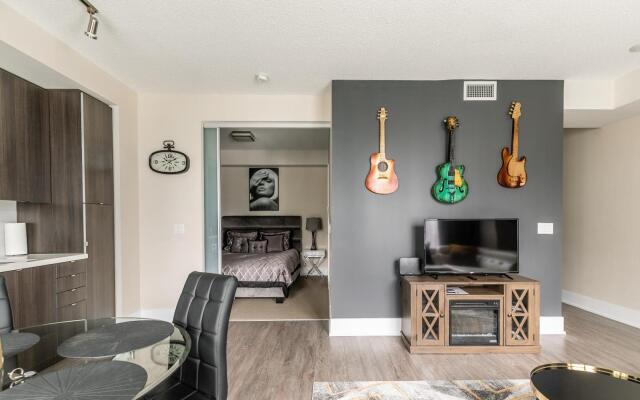 1bd Premier Condo 300front Str W