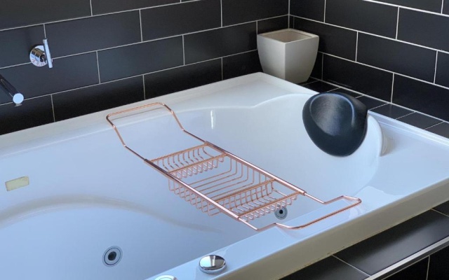 Damais - 4 king or 8 single beds WiFi, Netflix, Alexa, pet friendly – Spa – Daylesford