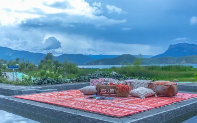 Lugu Lake Honeymoon Solu Boutique Holiday Hotel