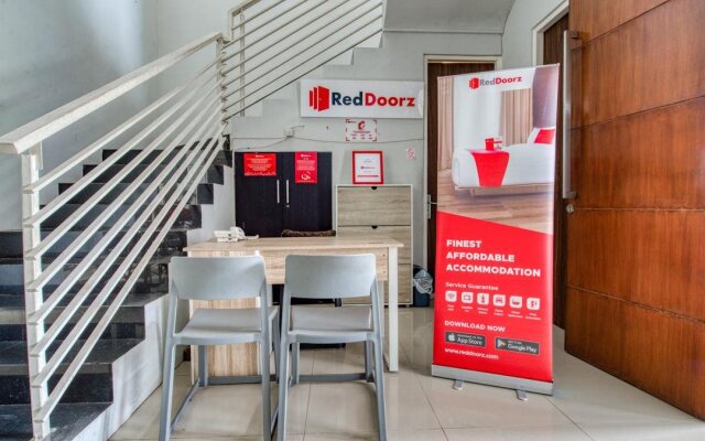 RedDoorz near Surabaya Zoo