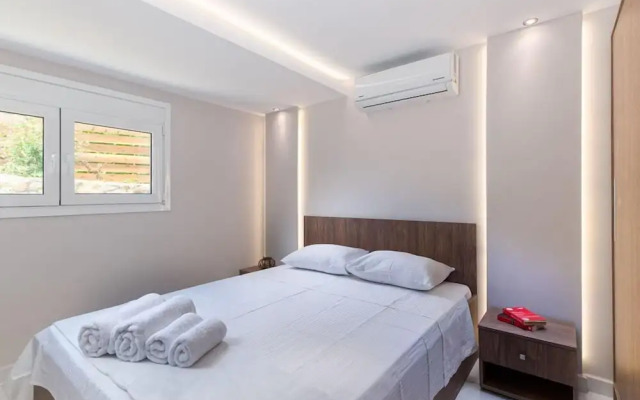 Seashore Stream Suites