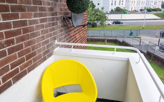 PickThePlace 3-bedroom Plymouth apartment