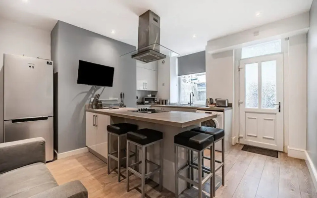 Modern Affordable Home - Contractors Leisure