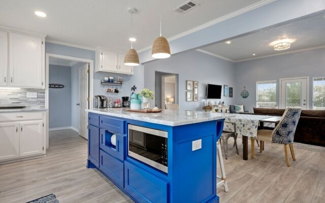 Bolivar Slam 3 Bedroom Home by RedAwning