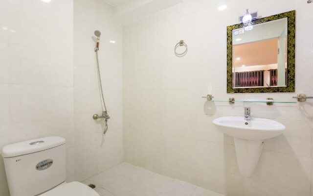 OYO 143 The K9 Central Hotel