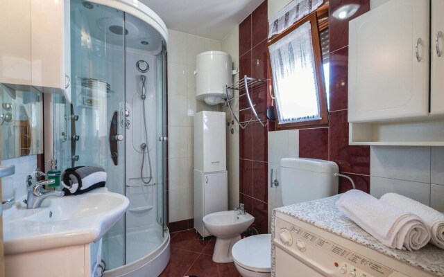 Beautiful Home in Pula With Wifi and 2 Bedrooms