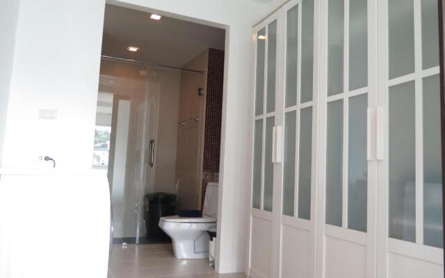 6 38 Top Floor 2 Brs 2baths 1km Walking To Beach