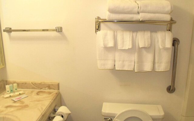 Clarion Pointe Winslow I-40