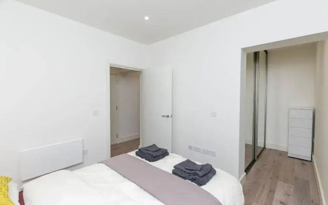 Deluxe Heathrow Apartments & Parking