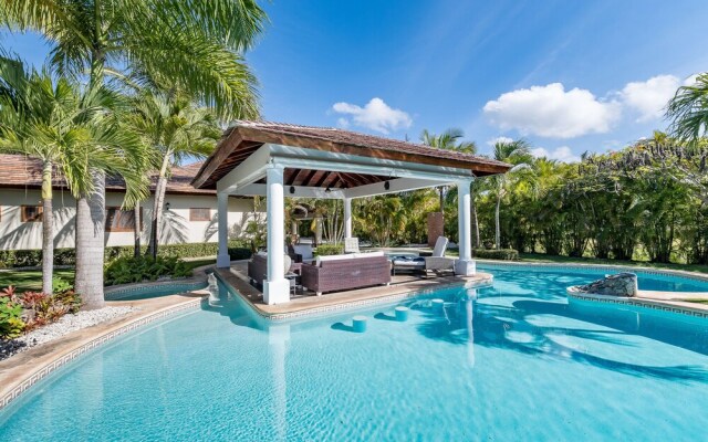 Beautiful Villa with Pool Gym and Maid