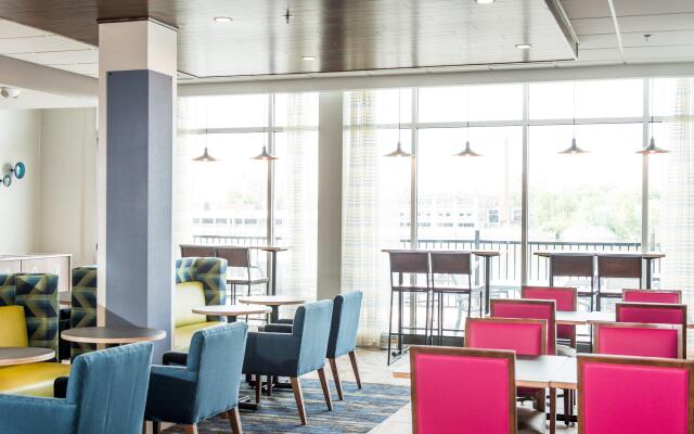 Holiday Inn Express & Suites Rock Falls by IHG