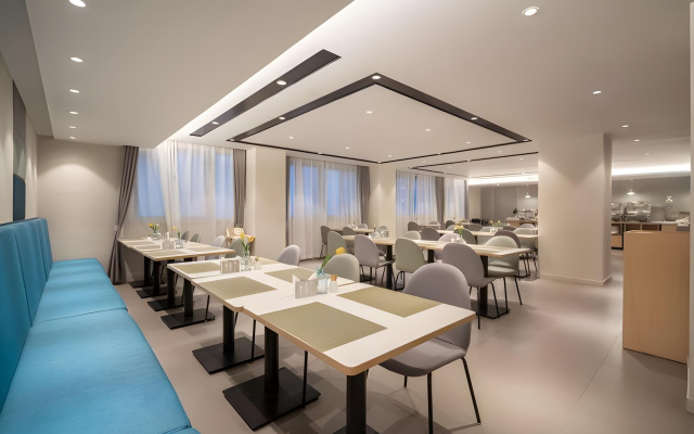 Homeinn Selected Wuxi Zhongshan Road Sanyang Square Metro Station