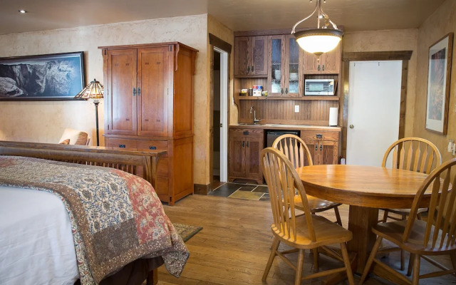 Canyon Vista Lodge