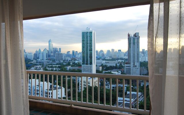 Pantip Suites