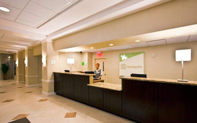 Holiday Inn & Suites Across From Universal Orlando by IHG