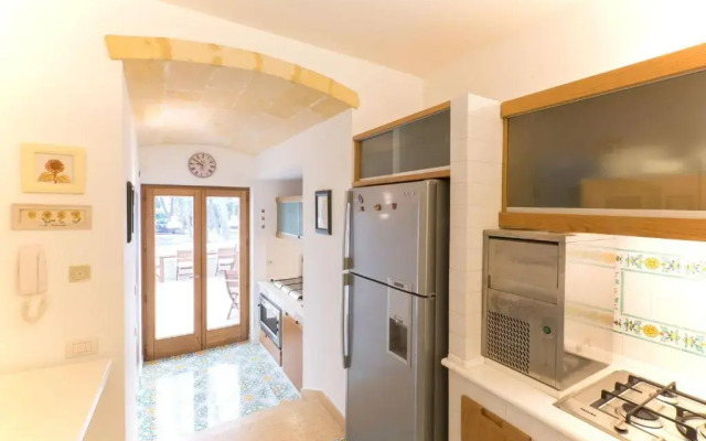 Villa a mare grande piscina, tennis, calcetto m750