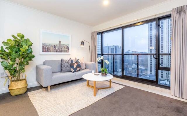 Lovely City Apartment with Pool & Gym