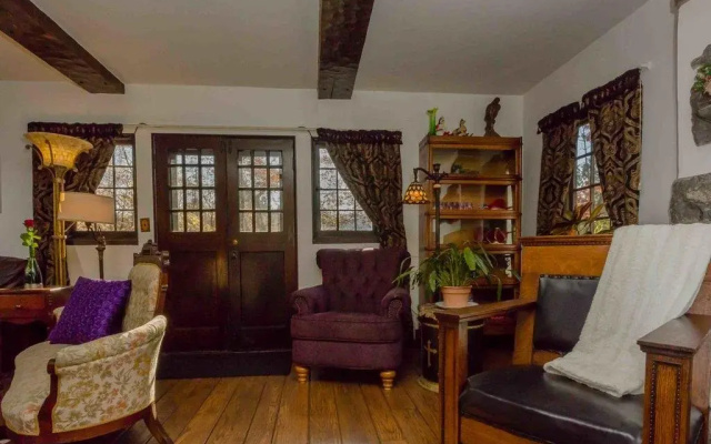 Castle on Glen - 3 Bedroom Home