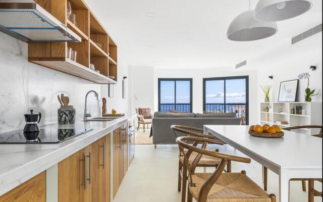 Design house with roof terrace ocean views