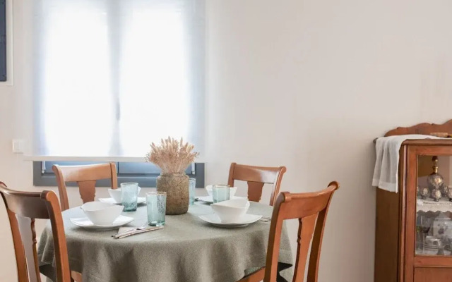 Elegant City Apartment - 250m From Solomos Square