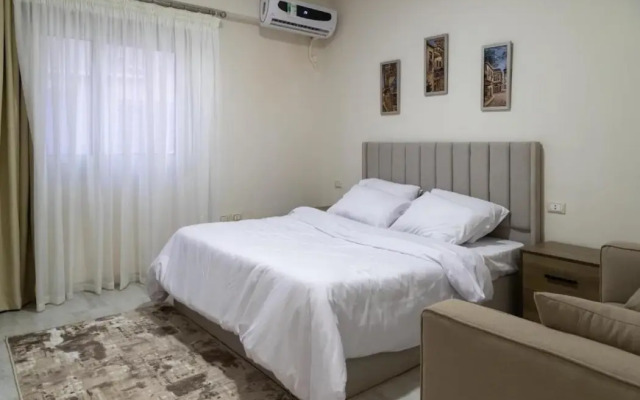 Settle Inn South 90 Apartments