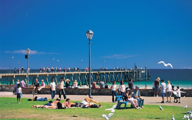 Glenelg Holiday Apartments