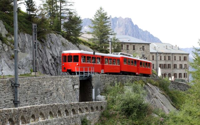 Peaceful Chalet in Les Houches with Garage
