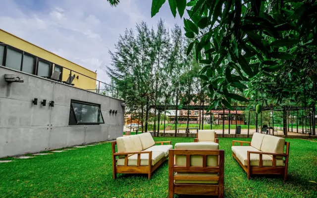 Crest Apartments & Suites