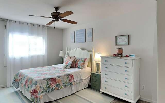 Tropical Breeze Dockside Oasis