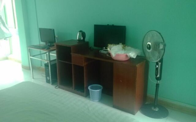 Wuzhishan Baolong Hotel