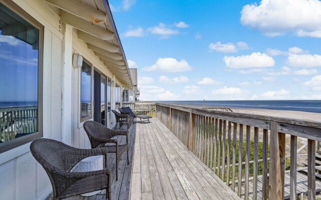 Oceanfront Pet Friendly Unit by RedAwning