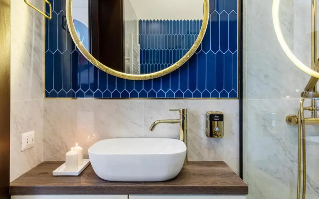 Old Town Luxury Suites with Balcony