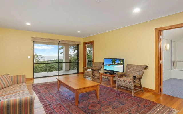 NUMBER NINE Gerroa 4pm check out Sundays