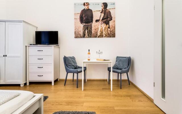 Hello Downtown Apartment - Movie