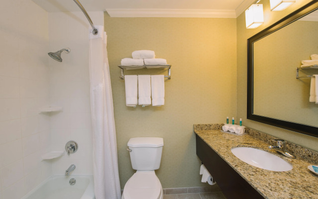 Holiday Inn Express & Suites Merrimack by IHG