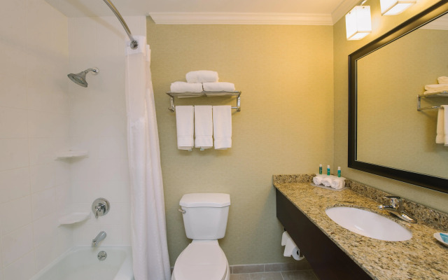 Holiday Inn Express & Suites Merrimack