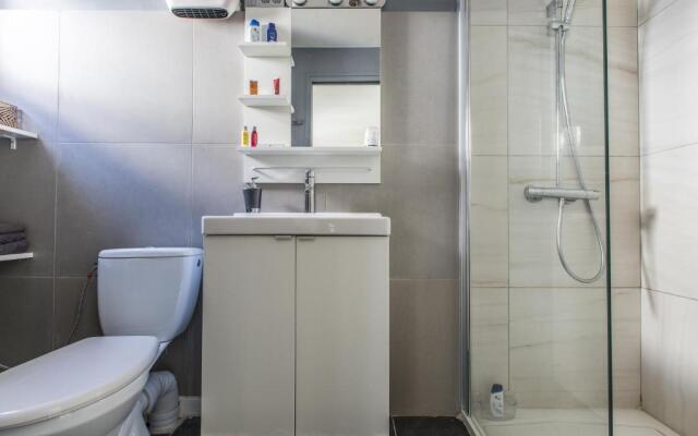 Cute Affordable 1-Br Minutes From Cannes Center