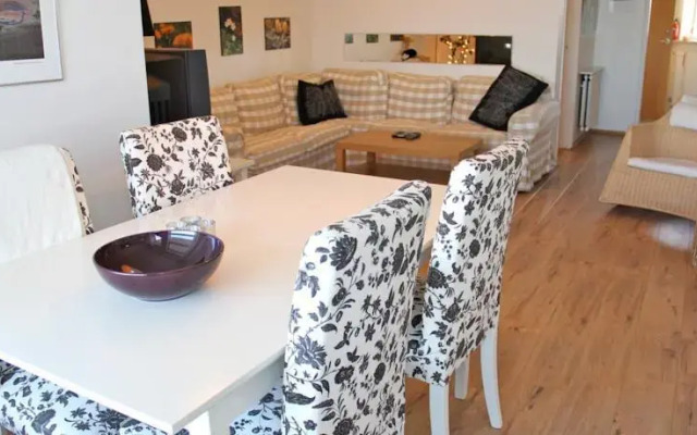 Eyjasol Apartment Hverafold