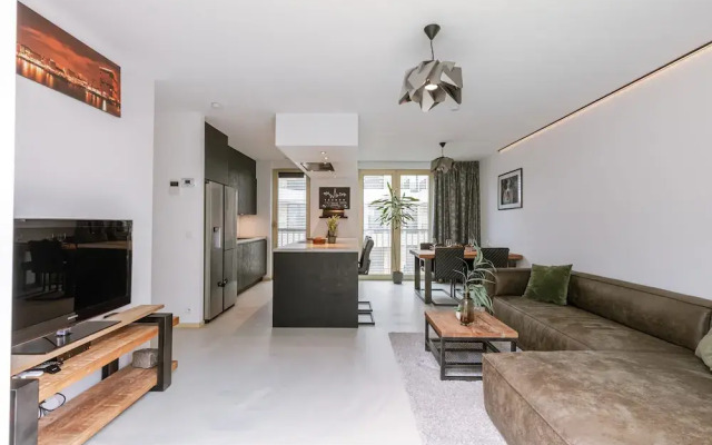 Modern Apartment With Large Terrace