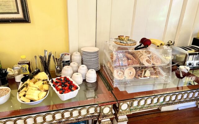 Creole Gardens Guesthouse and Inn