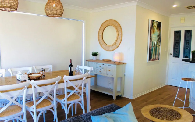 Vista Victor Harbor Beachfront Apartment no 4 – Guest Rooms – Victor Harbor