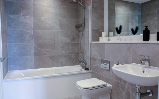 Slate Suite 1BR City Views