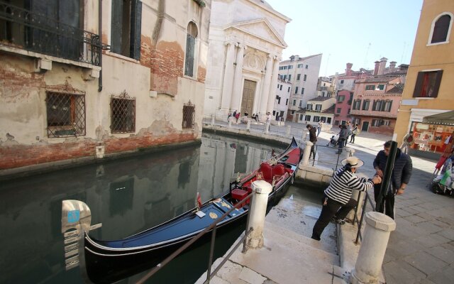 SUNNY Ghetto canal