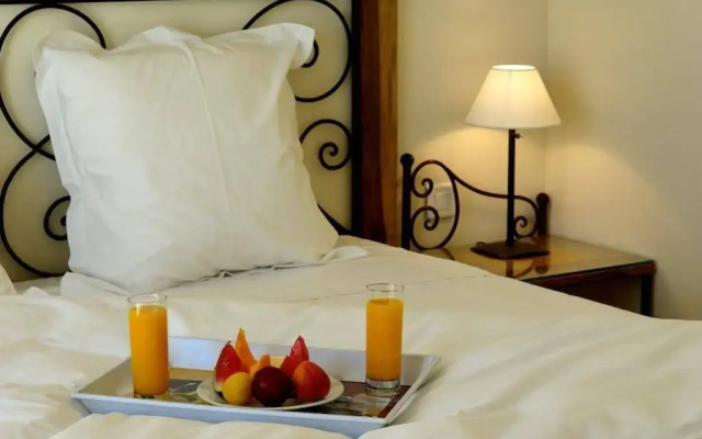 Hotel De La Pyramide